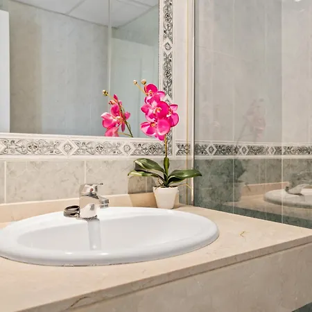 Lovely 2-bed 10 Mins Walk From Puerto Banus Appartamento